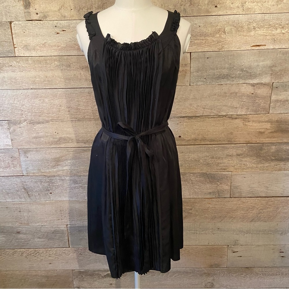 Banana Republic women’s black‎ pleated semi-formal dress in size  6